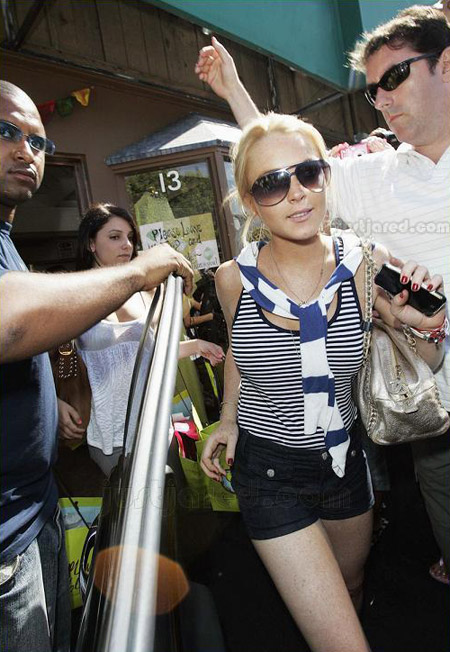 lindsay-lohan-iphone-03.jpg