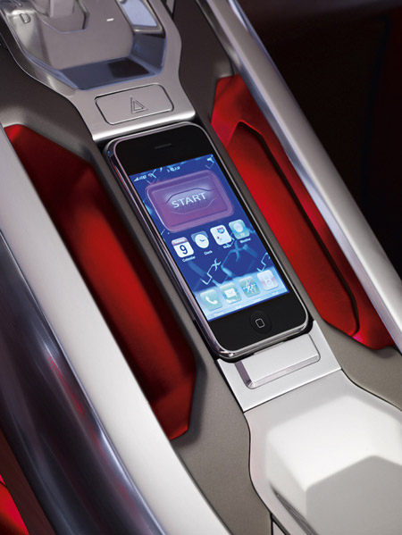 iPhone и Land Rover LRX Concept