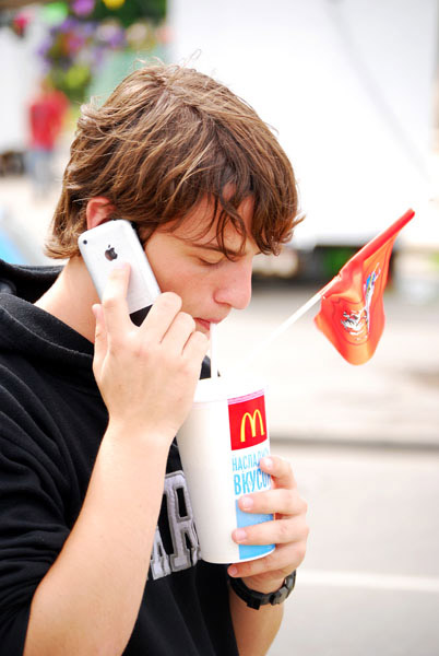 iphone-boy-14-2 iphone-boy-14-2