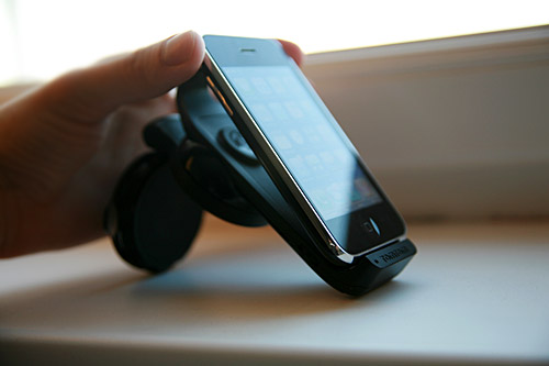 06-tomtom-iphone-car-kit