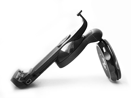 08-tomtom-iphone-car-kit
