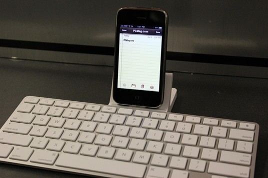 iphone-ipad-keyboard-dock-536x357