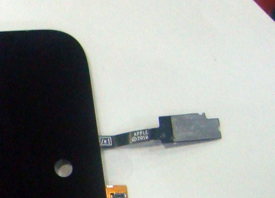 01_ipodtouch4_facecam_0