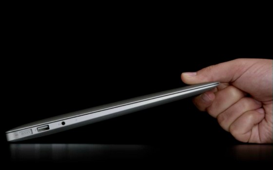 New MacBook Air (2010) - Close Shot (11)