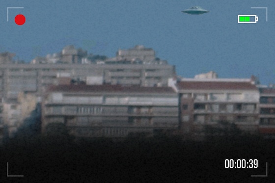 03-ufoontape