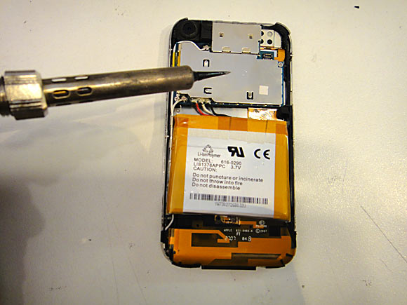 Аккумулятор iPhone 2G готов к замене