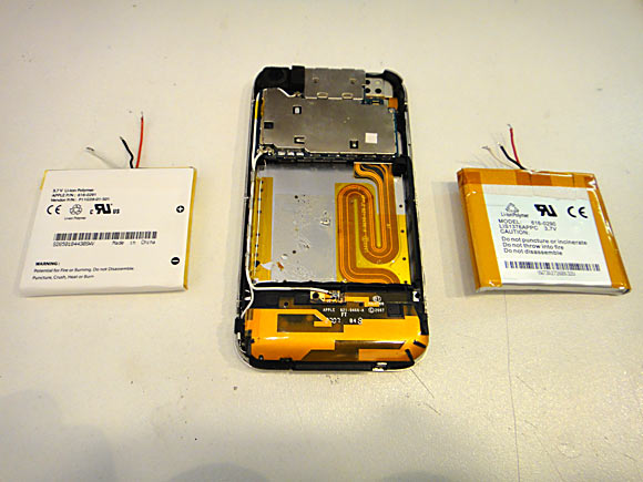 Старая и новая батареи iPhone 2G