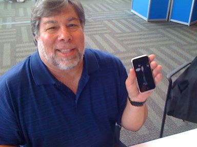 Стив Возняк со своим джейлбрейкнутым iPhone 2G
