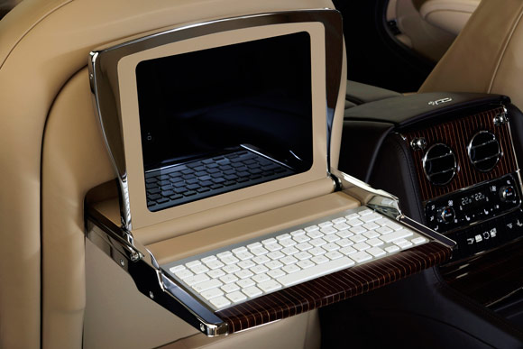 iPad и беспроводная клавиатура Apple