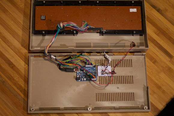 Arduino в корпусе C64