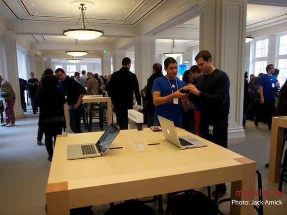 Apple Store в Амстердаме