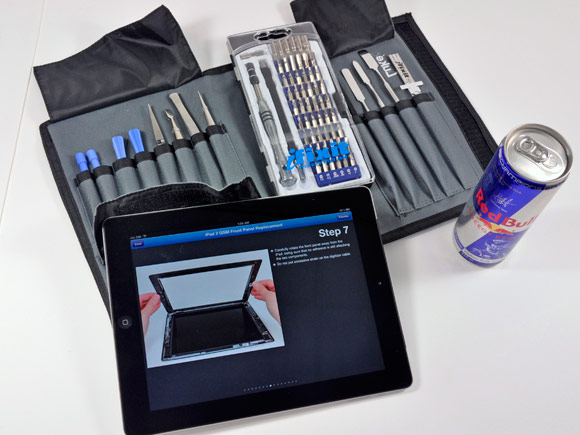 Новый iPad, комплект инструментов и Red Bull
