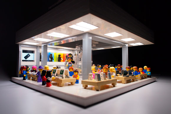 Apple Store на Пятой авеню из LEGO