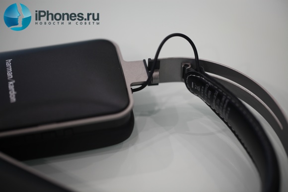 Harman/Kardon Bluetooth Wireless Over-Ear Headphones Harman/Kardon Bluetooth Wireless Over-Ear Headphones