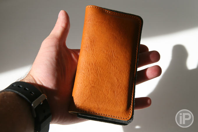 Hard-Graft-Fold-Wallet-Heritage-in-hand
