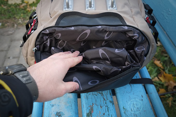 Oakley-Kitchen-Sink-Backpack-Grey-Fossil-big-bottom-pocket