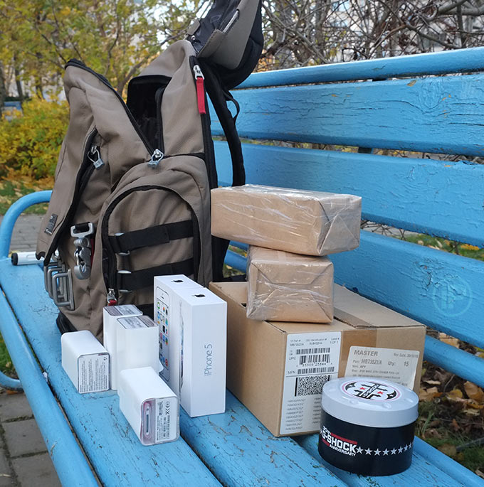 Oakley-Kitchen-Sink-Backpack-Grey-Fossil-big-boxes