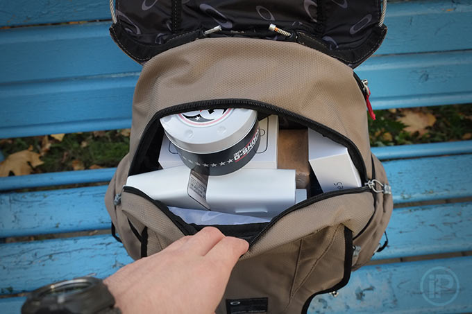 Oakley-Kitchen-Sink-Backpack-Grey-Fossil-big-pocket
