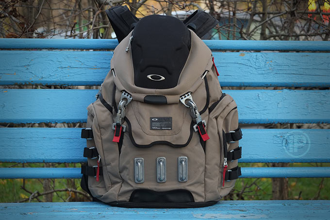 Oakley-Kitchen-Sink-Backpack-Grey-Fossil-front