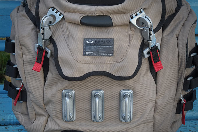 Oakley-Kitchen-Sink-Backpack-Grey-Fossil-furnitura