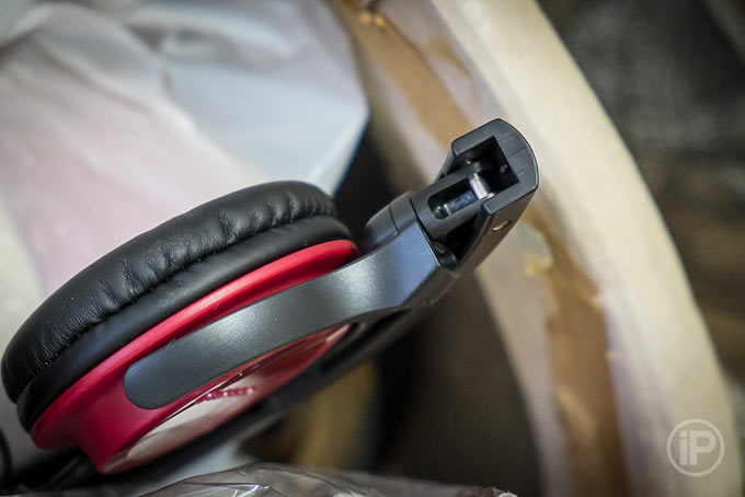04-Pioneer-Headphones-MJ