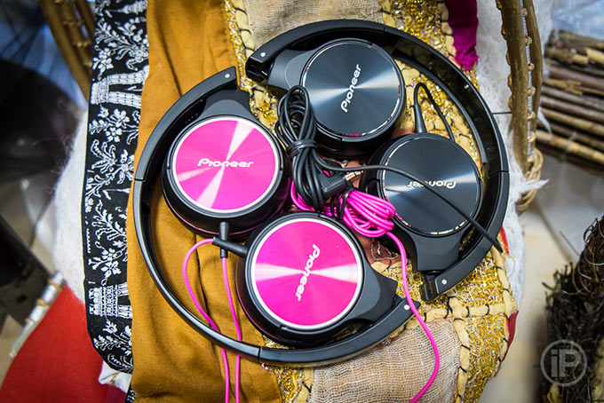 06-Pioneer-Headphones-MJ