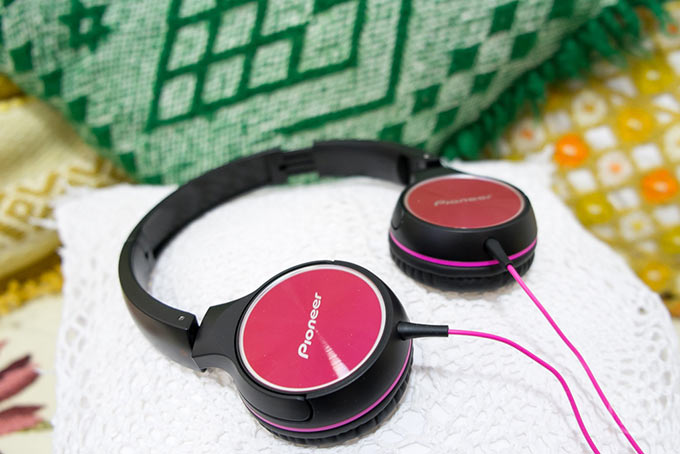 08-Pioneer-Headphones-MJ