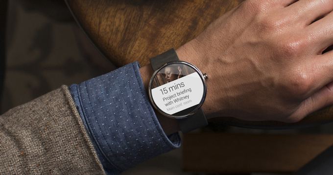 Moto360hand