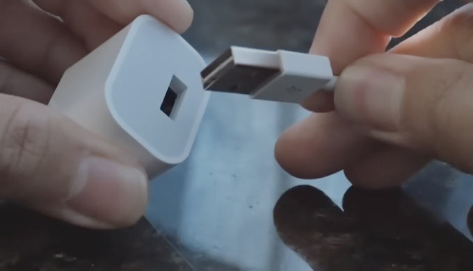 02-2-Reversible-Lightning-to-USB-cable