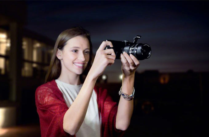 02-4-Sony-QX1