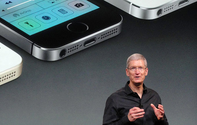 02-NYT-iWatch-iPhone6