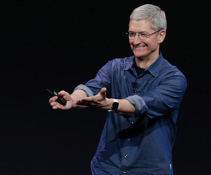 01-2-Tim-Cook-Hail-Employees