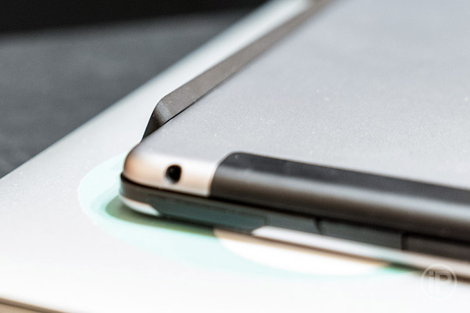 07-Logitech-Ultrathin-Keyboard-Cover