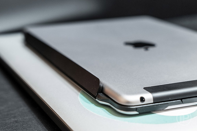 08-Logitech-Ultrathin-Keyboard-Cover
