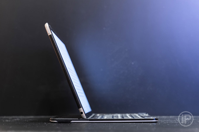 10-Logitech-Ultrathin-Keyboard-Cover
