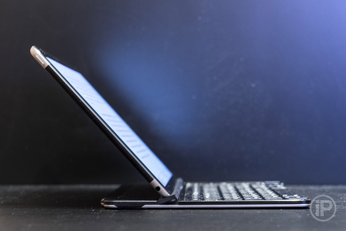 11-Logitech-Ultrathin-Keyboard-Cover