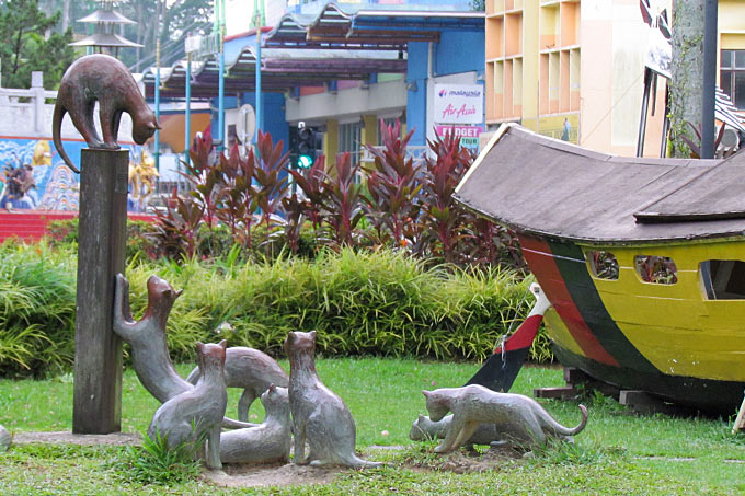 19-kuching-cats-3