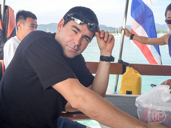 28-iPhones-in-Tai-Phuket