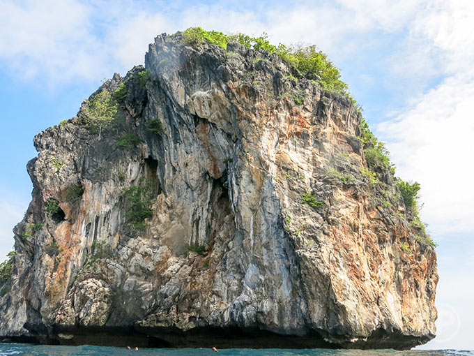 41-iPhones-in-Tai-Phuket