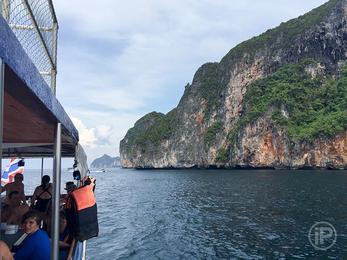 42-iPhones-in-Tai-Phuket