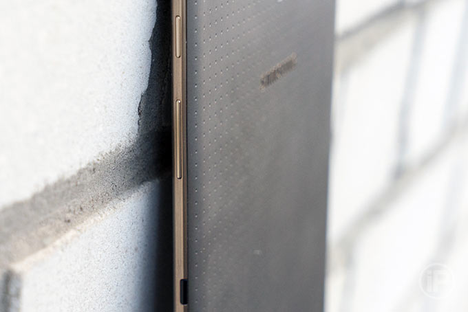 07-Galaxy-Tab-S-8-4-Inuse