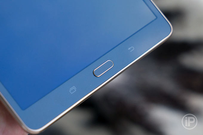 08-Galaxy-Tab-S-8-4-Inuse