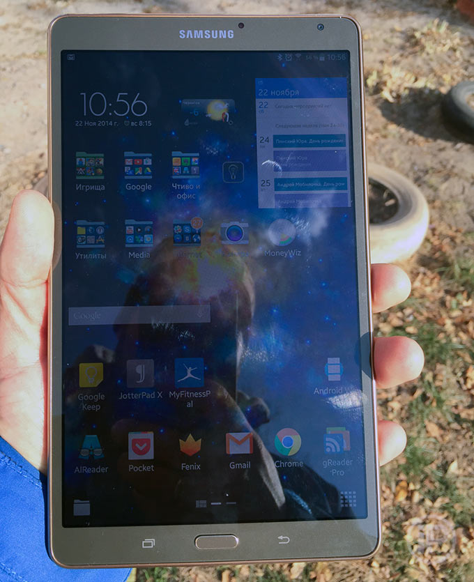 11-Galaxy-Tab-S-8-4-Inuse