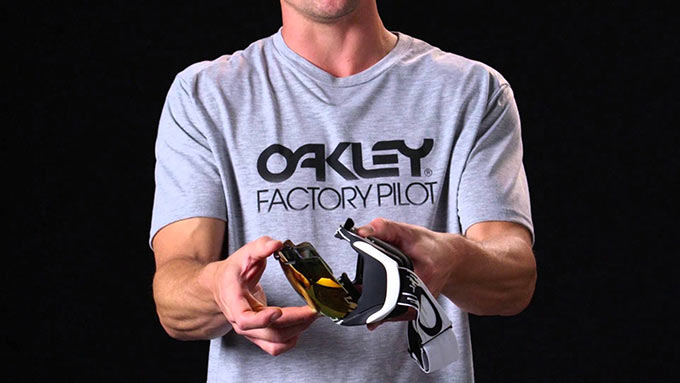 12-Oakley-Airwave-1-5