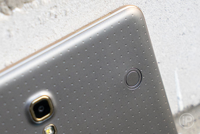 13-Galaxy-Tab-S-8-4-Inuse