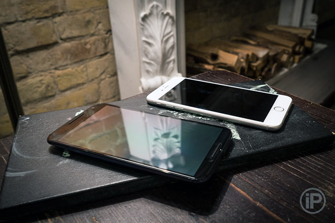 30-Nexus-6-vs-iPhone-6-Plus