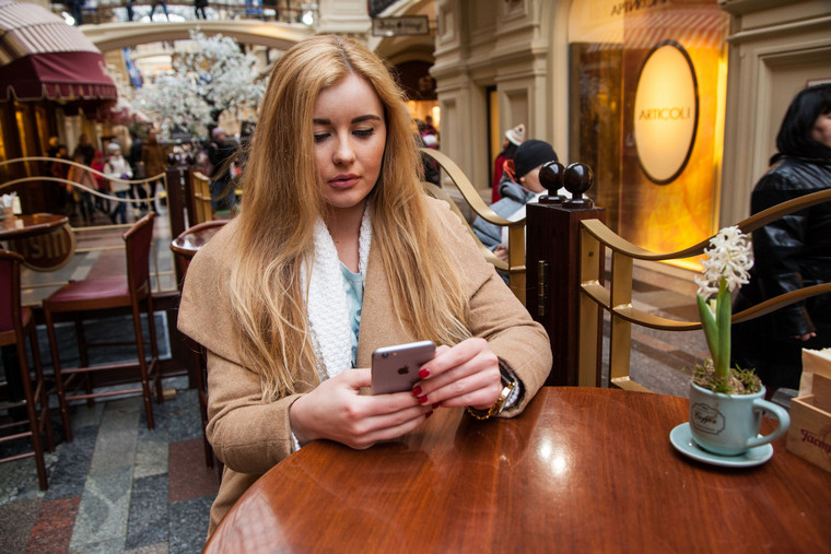 moscow-russia-apple-users-people-pic-078