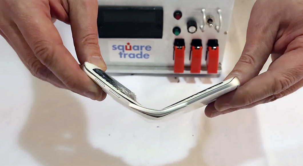 Согнуть Galaxy S6 Edge оказалось легче, чем iPhone 6 Plus