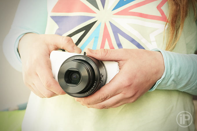 sony-qx100-hand2