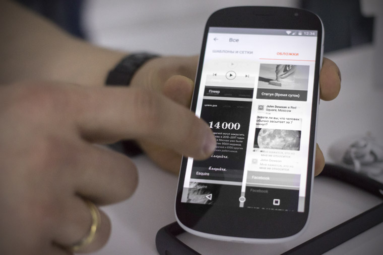yotaphone-2-presentation-11